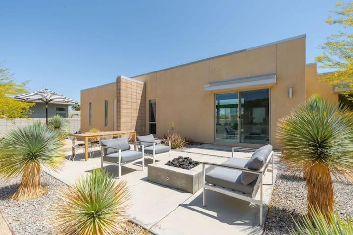 Chic Luxurious Desert Home- Private Pool Hot Tub Palm Springs Exterior photo