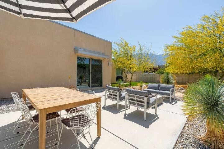 Chic Luxurious Desert Home- Private Pool Hot Tub Palm Springs Exterior photo